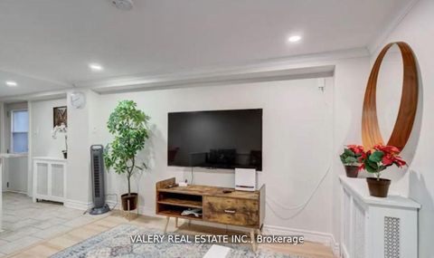 Photo 15 at 204 Oakcrest Avenue, Danforth, Toronto