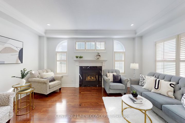 Photo 2 at 964 Queen Street W, Lorne Park, Mississauga