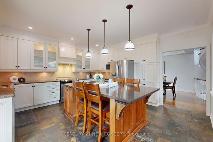 Photo 5 at 964 Queen Street W, Lorne Park, Mississauga