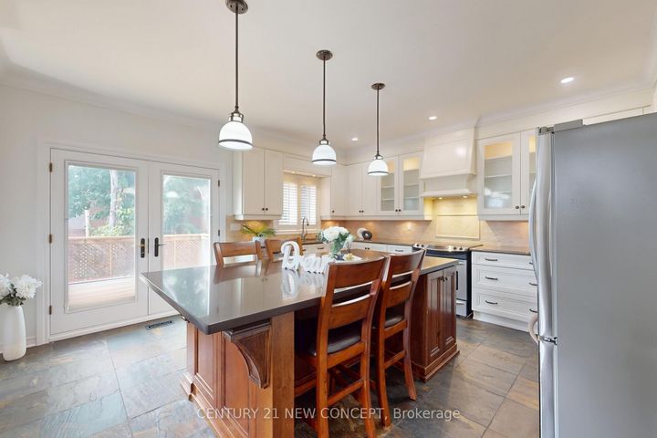 Photo 6 at 964 Queen Street W, Lorne Park, Mississauga