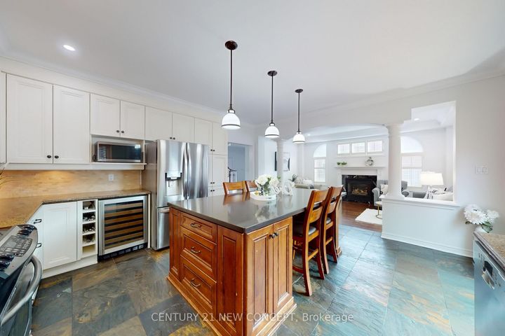 Photo 7 at 964 Queen Street W, Lorne Park, Mississauga