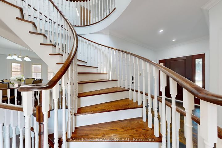 Photo 13 at 964 Queen Street W, Lorne Park, Mississauga