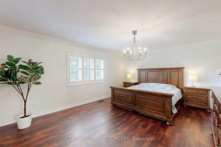 Photo 14 at 964 Queen Street W, Lorne Park, Mississauga