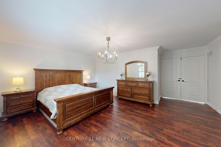 Photo 15 at 964 Queen Street W, Lorne Park, Mississauga