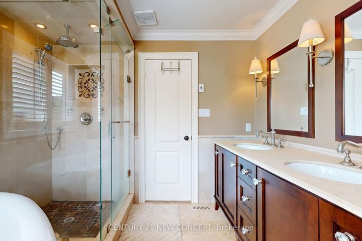 Photo 18 at 964 Queen Street W, Lorne Park, Mississauga
