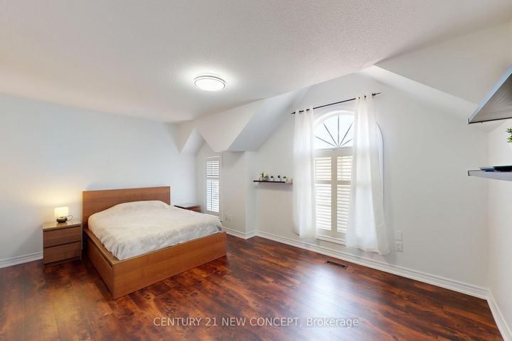 Photo 19 at 964 Queen Street W, Lorne Park, Mississauga