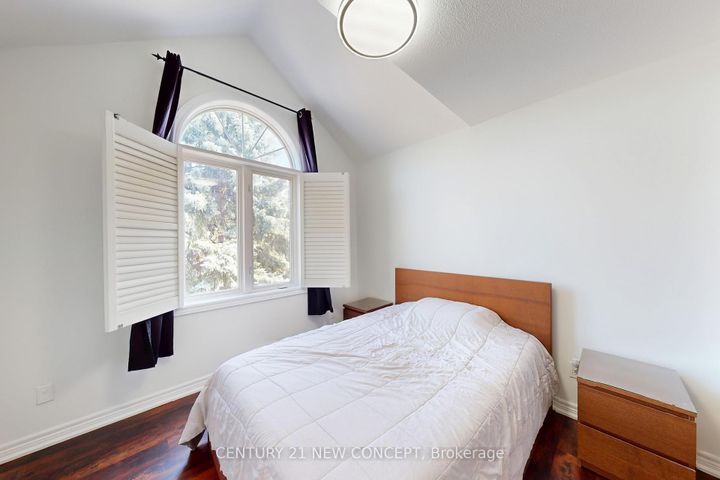 Photo 21 at 964 Queen Street W, Lorne Park, Mississauga