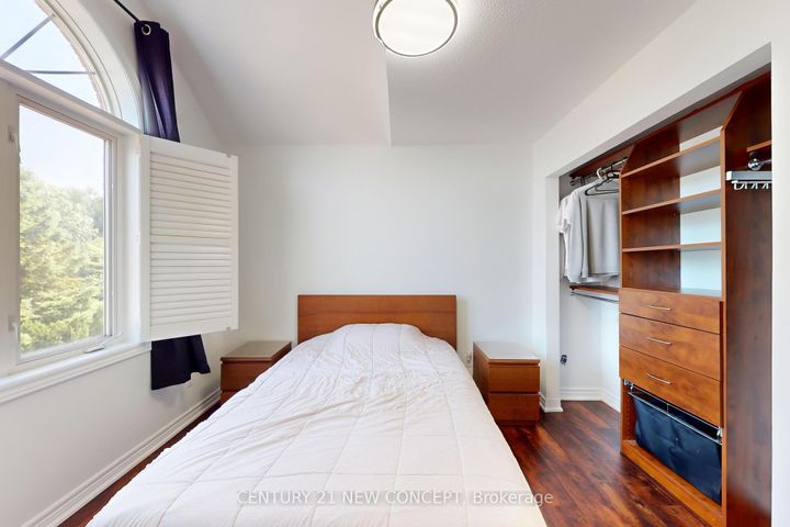 Photo 22 at 964 Queen Street W, Lorne Park, Mississauga