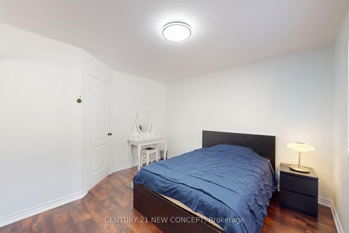 Photo 23 at 964 Queen Street W, Lorne Park, Mississauga