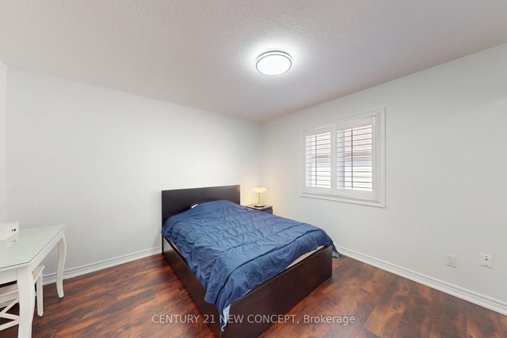 Photo 24 at 964 Queen Street W, Lorne Park, Mississauga