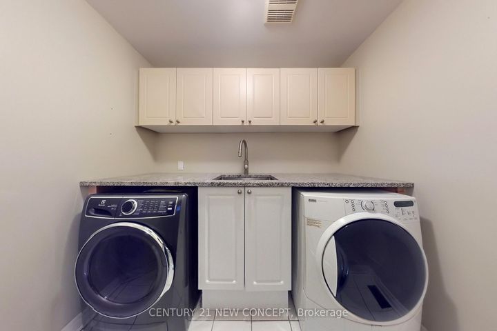 Photo 26 at 964 Queen Street W, Lorne Park, Mississauga
