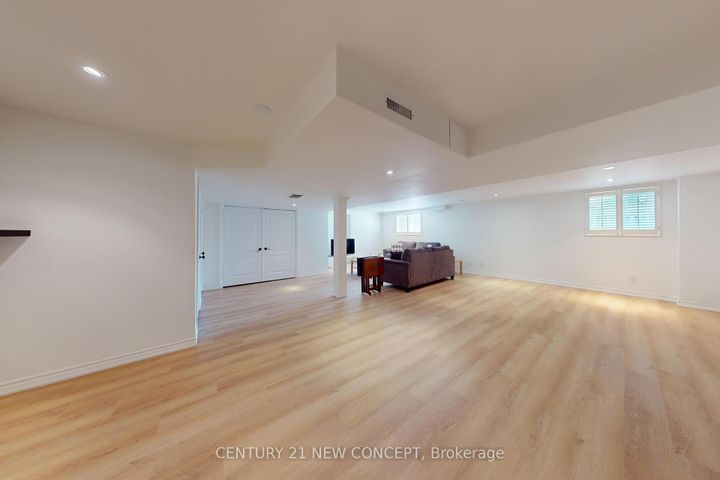 Photo 28 at 964 Queen Street W, Lorne Park, Mississauga