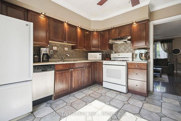 Photo 5 at 159 St. Andrews Drive, Vincent, Hamilton