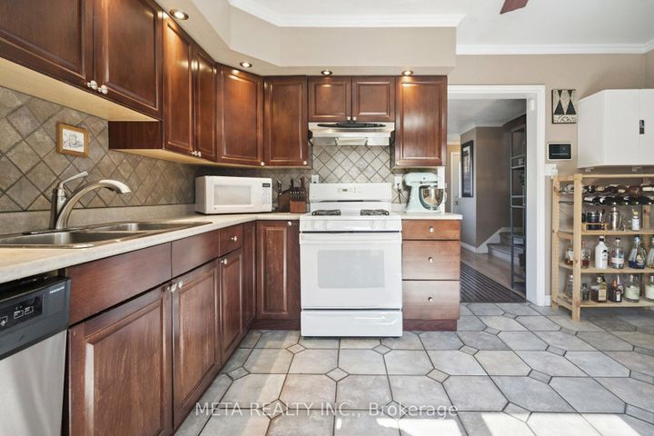 Photo 6 at 159 St. Andrews Drive, Vincent, Hamilton