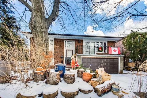 Photo 2 at 7 Riverside Drive, Humber Summit, Toronto
