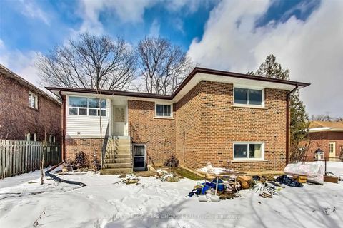 Photo 3 at 7 Riverside Drive, Humber Summit, Toronto