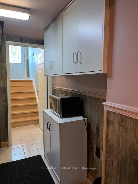 Photo 13 at 102 Swinton Crescent, Lakeview Estates, Vaughan