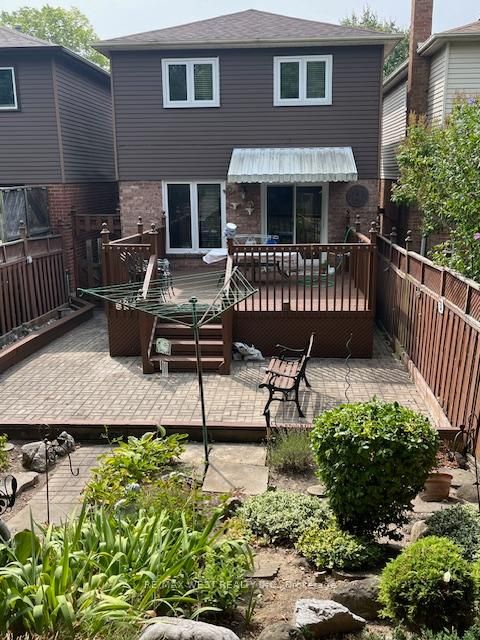 Photo 17 at 102 Swinton Crescent, Lakeview Estates, Vaughan