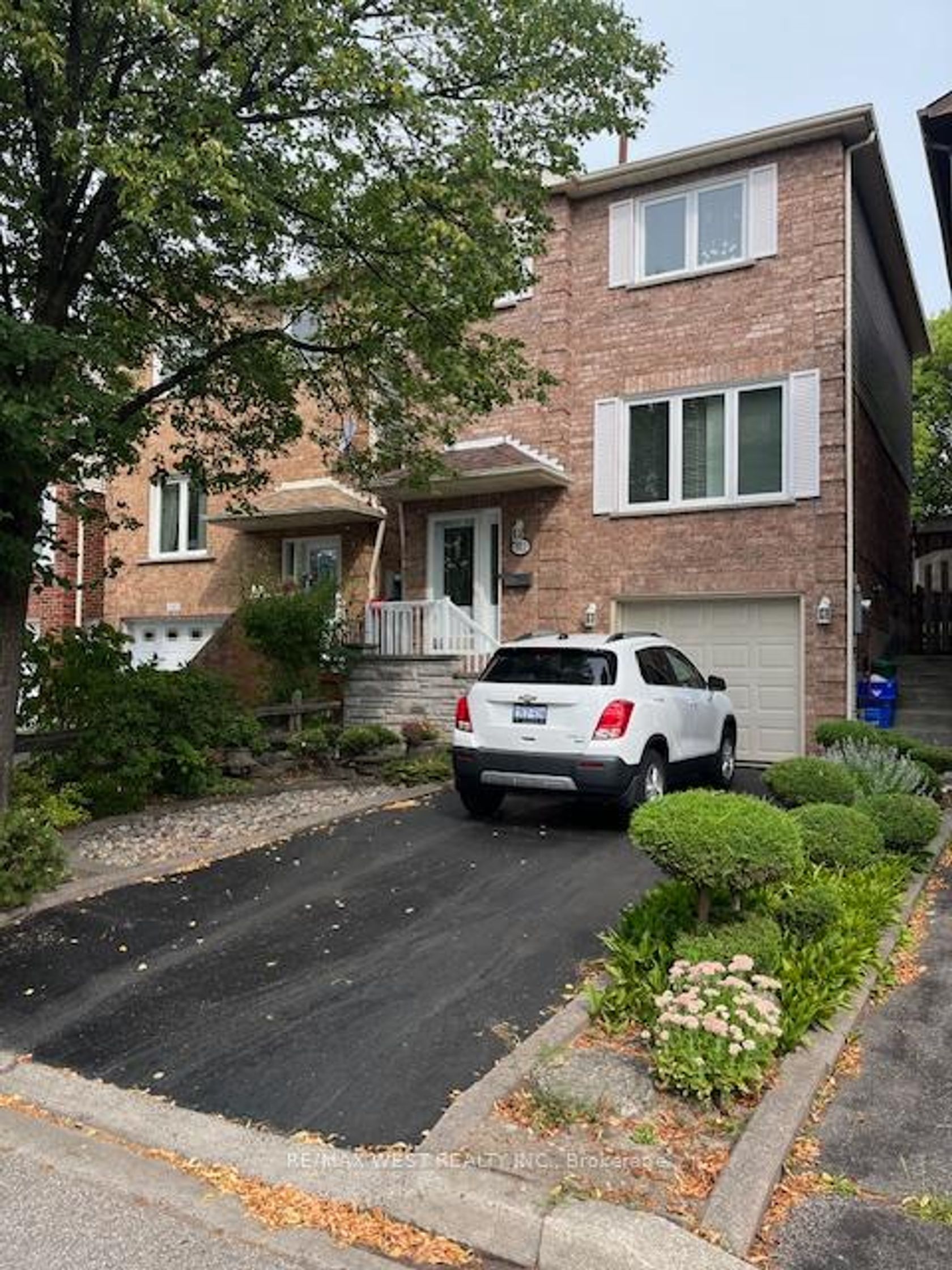 102 Swinton Crescent, Lakeview Estates, Vaughan 