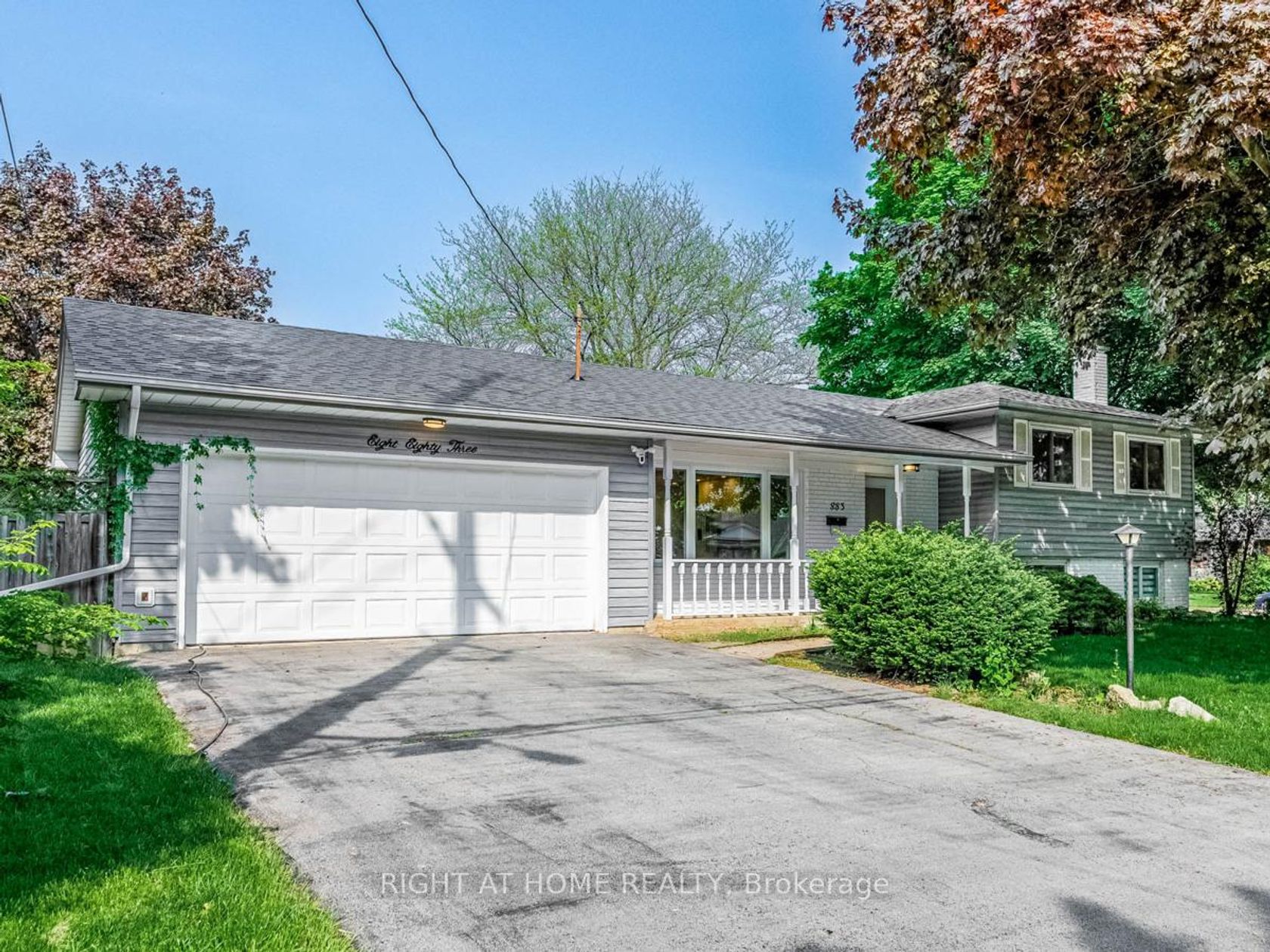 883 FRANCIS Road, LaSalle, Burlington 