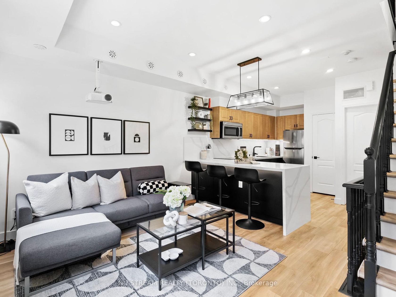 15 - 873 Wilson Avenue, CFB, Toronto 