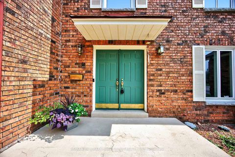 Photo 2 at 64 Craigleith Crescent, Oak Ridges Lake Wilcox, Richmond Hill