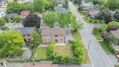 Photo 3 at 82 Minerva Avenue, Cliffcrest, Toronto