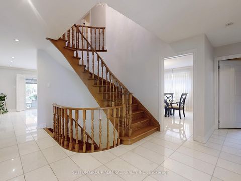 Photo 14 at 160 Marwood Place, Maple, Vaughan