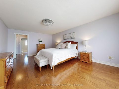 Photo 18 at 160 Marwood Place, Maple, Vaughan