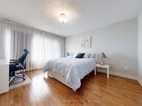 Photo 24 at 160 Marwood Place, Maple, Vaughan
