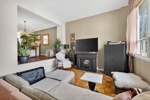 Photo 9 at 80 Poplar Crescent, Aurora Highlands, Aurora