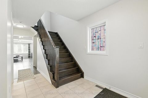 Photo 5 at 40 Hutt Crescent, Bayview Northeast, Aurora