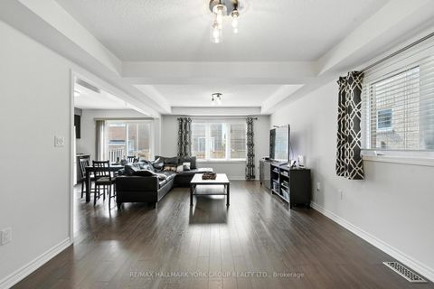 Photo 7 at 40 Hutt Crescent, Bayview Northeast, Aurora