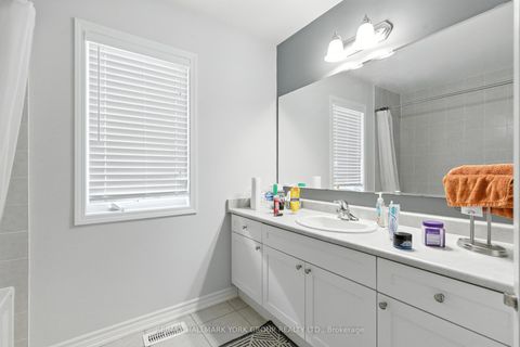 Photo 18 at 40 Hutt Crescent, Bayview Northeast, Aurora