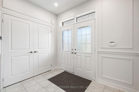 Photo 3 at 10 Alistair Crescent, Kleinburg, Vaughan