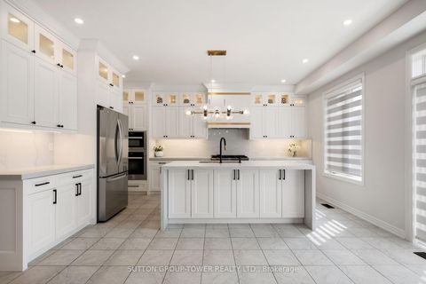 Photo 12 at 10 Alistair Crescent, Kleinburg, Vaughan