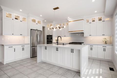 Photo 13 at 10 Alistair Crescent, Kleinburg, Vaughan