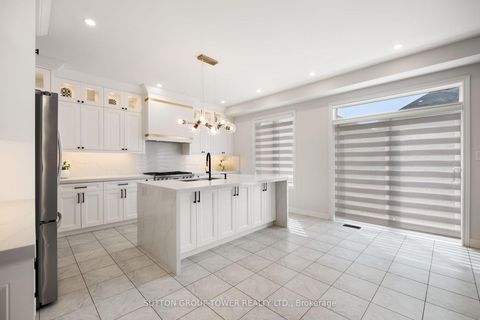Photo 15 at 10 Alistair Crescent, Kleinburg, Vaughan