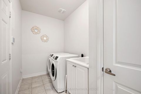 Photo 17 at 10 Alistair Crescent, Kleinburg, Vaughan