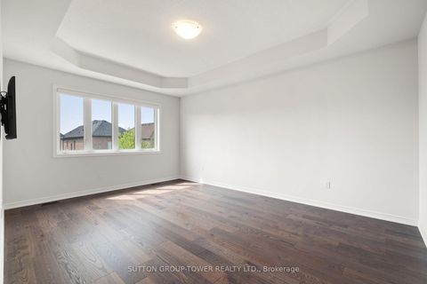 Photo 23 at 10 Alistair Crescent, Kleinburg, Vaughan