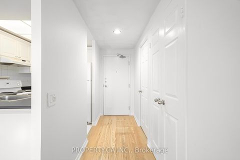 Photo 1 at 312 - 7 Bishop Avenue, Newtonbrook East, Toronto