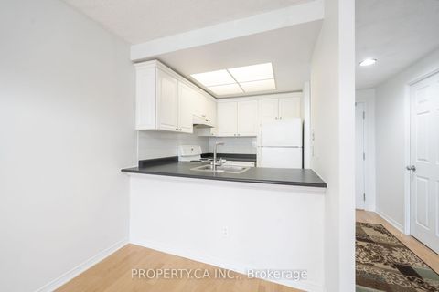 Photo 2 at 312 - 7 Bishop Avenue, Newtonbrook East, Toronto
