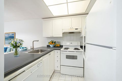 Photo 3 at 312 - 7 Bishop Avenue, Newtonbrook East, Toronto