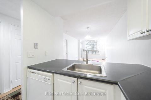Photo 4 at 312 - 7 Bishop Avenue, Newtonbrook East, Toronto
