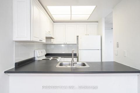 Photo 5 at 312 - 7 Bishop Avenue, Newtonbrook East, Toronto