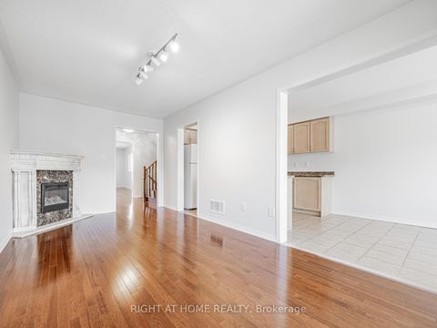 Photo 9 at 6 Martell Gate, Bayview Northeast, Aurora