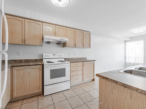 Photo 10 at 6 Martell Gate, Bayview Northeast, Aurora