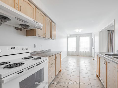 Photo 11 at 6 Martell Gate, Bayview Northeast, Aurora