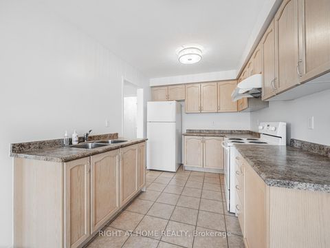 Photo 13 at 6 Martell Gate, Bayview Northeast, Aurora