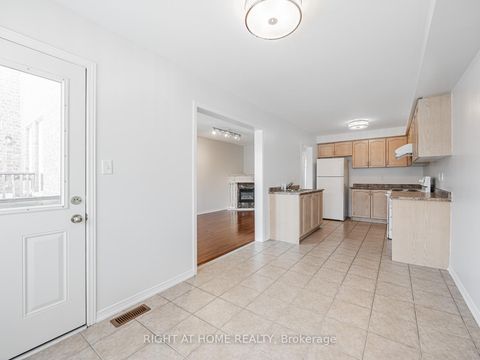 Photo 15 at 6 Martell Gate, Bayview Northeast, Aurora